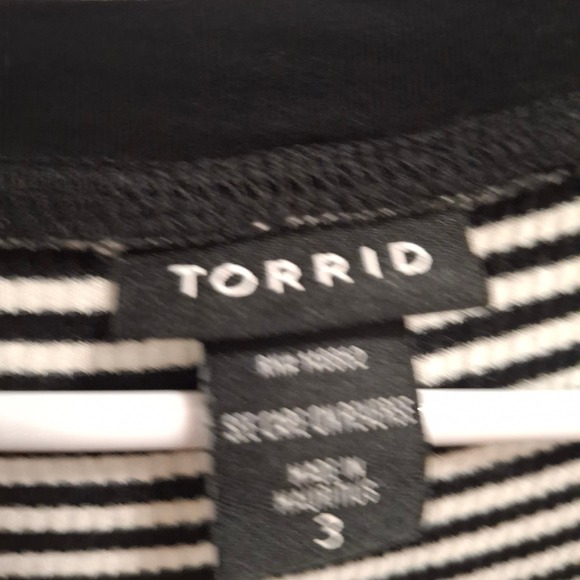 Torrid Womens Plus Size 3 Measures 1x Black White Striped Ribbed Knit  Tunic - Picture 2 of 6